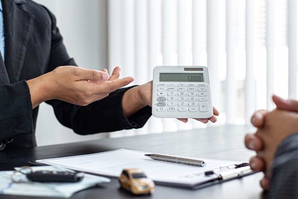 Sales manager discussing incentive program structures and calculations